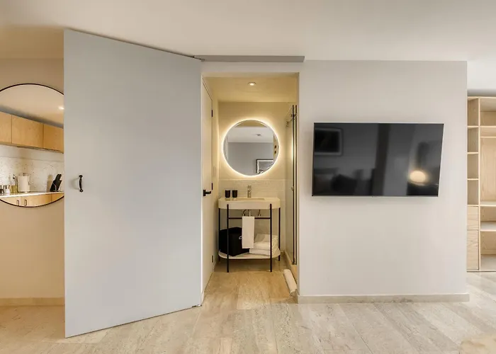 Modern King In Roma Norte * Mexico City